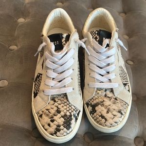 NWOT Steve Madden sneaker